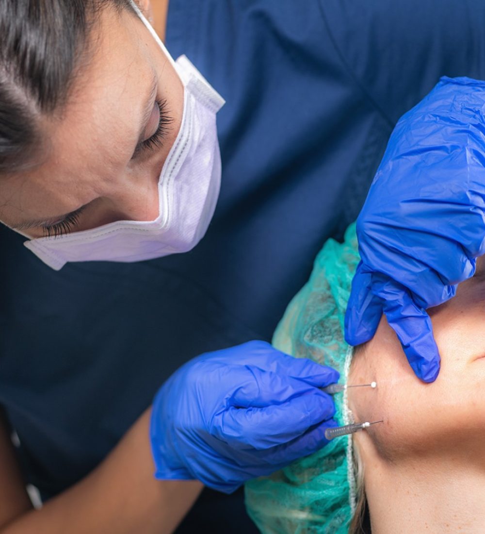 hands-of-expert-injecting-botox-PZX72PN-3.jpg hands-of-expert-injecting-botox-PZX72PN-3.jpg